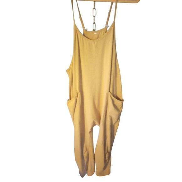 Oversized spaghetti strap romper with large front pockets and adjustable… - Picture 1 of 9